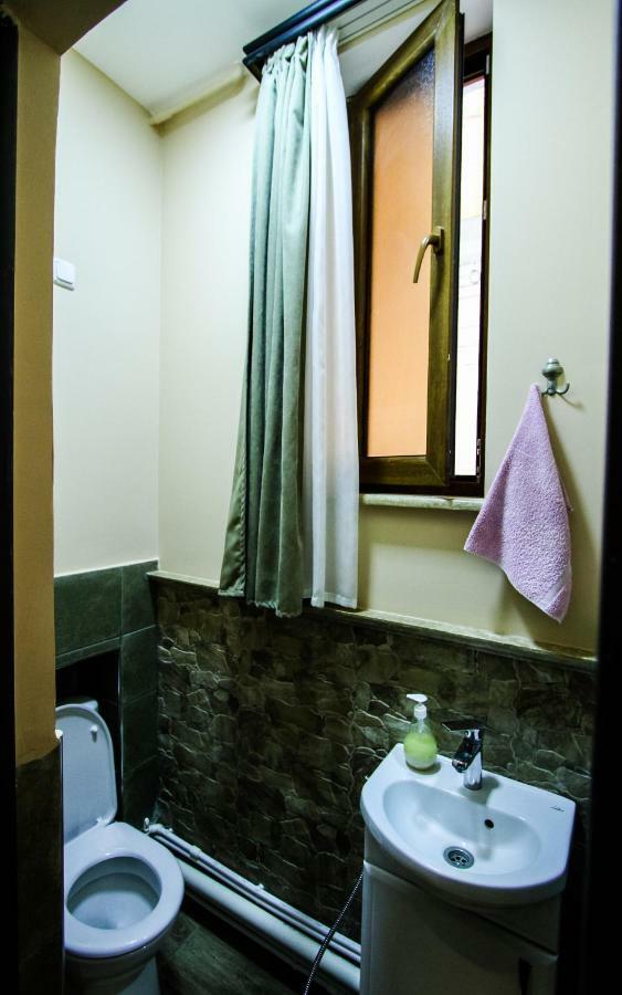 Mga Hostel & Tours エレバン エクステリア 写真